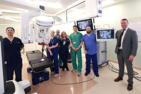 Head and Neck Team, with Kat Davies pictured centre alongside the single port da vinci robot